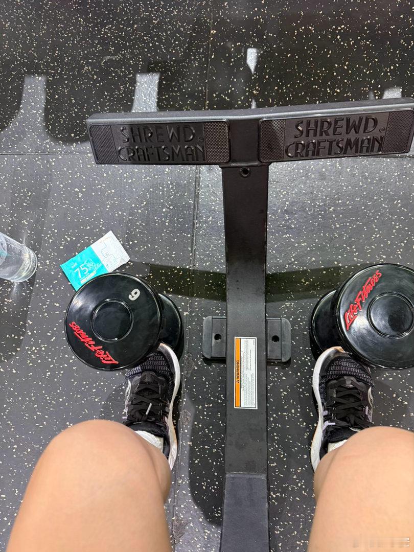 运动day打卡嘀嗒嘀 gym打卡～今天出门要穿外套啊蛮凉的，晚上还下雨了～ 
