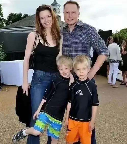 马克龙呢？没马克龙，日子平淡如水。看人家马斯克一家，梅洛尼嫉妒了。