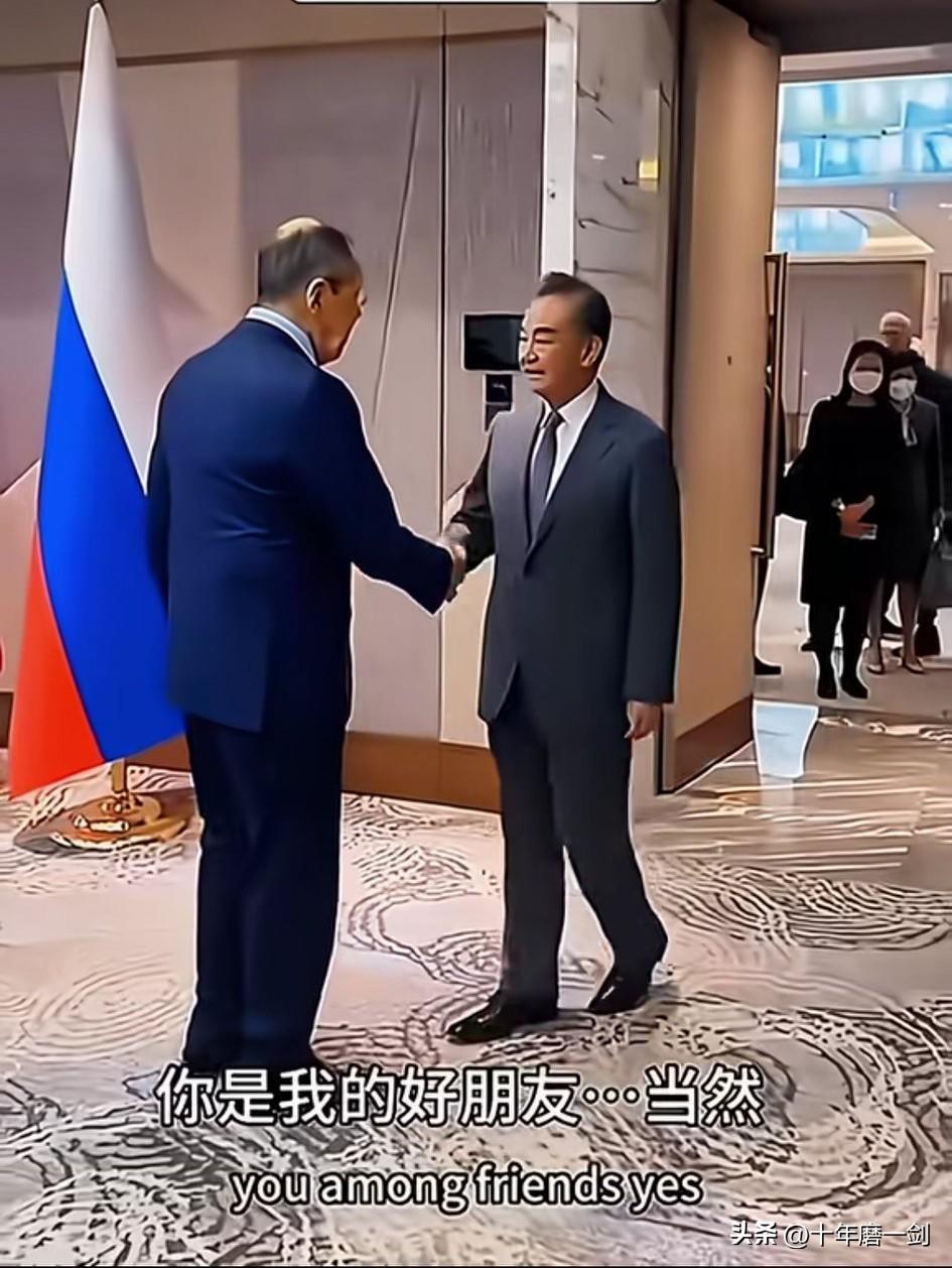 中俄两位老外长，既是朋友，又是对手，各自为了自己祖国的利益不辞辛苦，愿他们的友谊