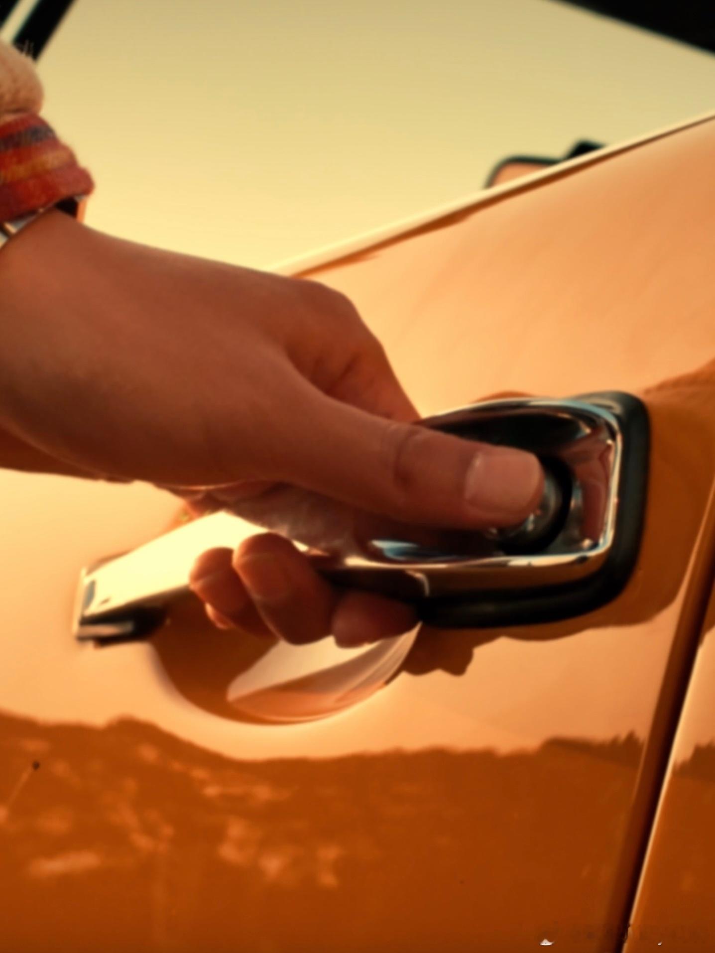 明年1月1日开始，汽车门把手必须可从车外机械打开，哪怕断电。你知道你的车是电子门