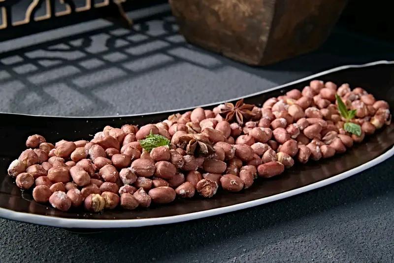 八十元的花生确实不便宜。在日常生活中，有太多食品能替代花生了。像瓜子就很常见，有