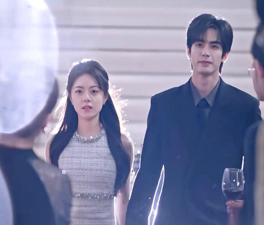 终于想明白了，为什么聂曦光一出场，就能给林屿森把面子挣得足足的。
一开始我也纳闷