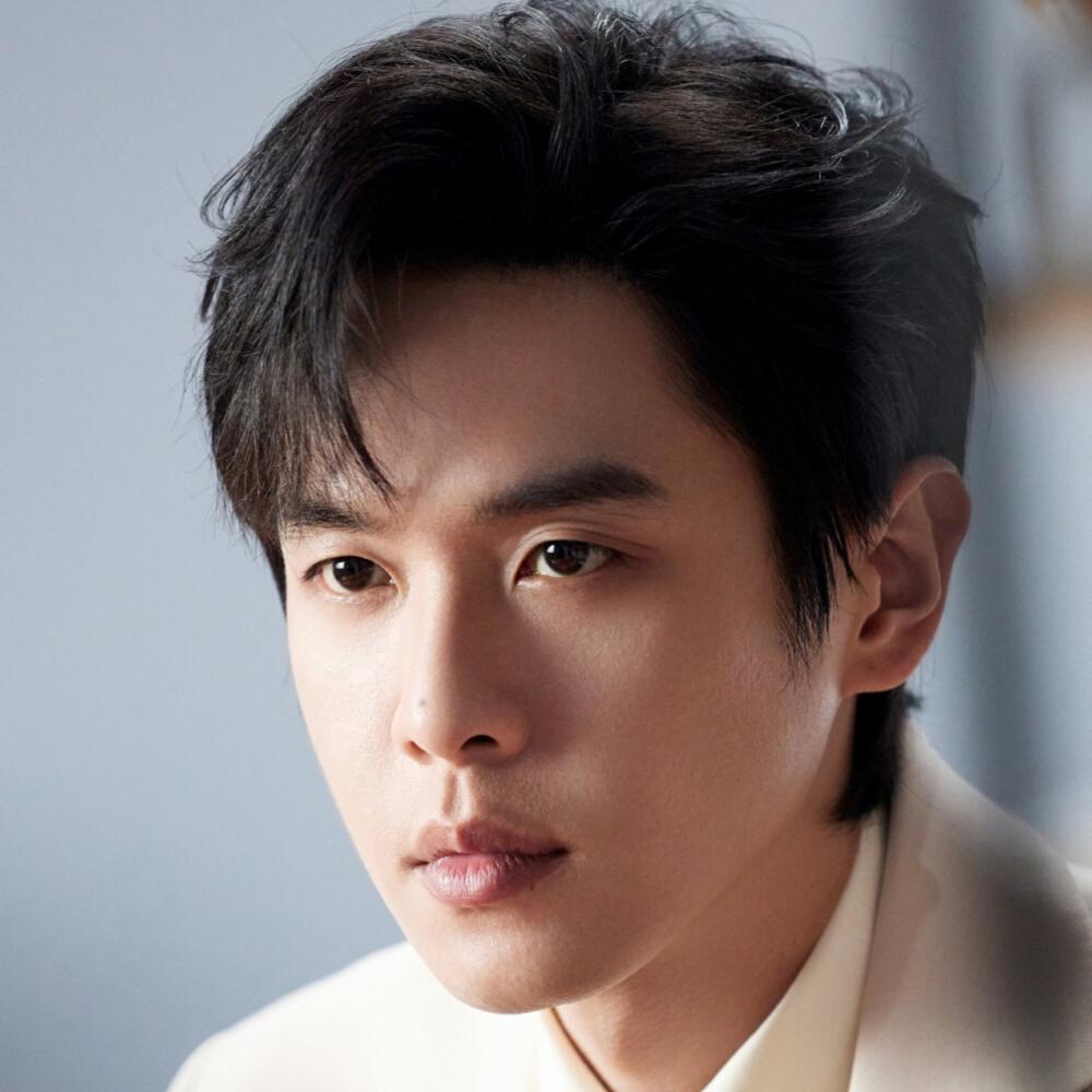 张若昀真的把温柔藏在了细节里！

深夜亲手剪唐艺昕舞台直拍，简单一句应援，12分