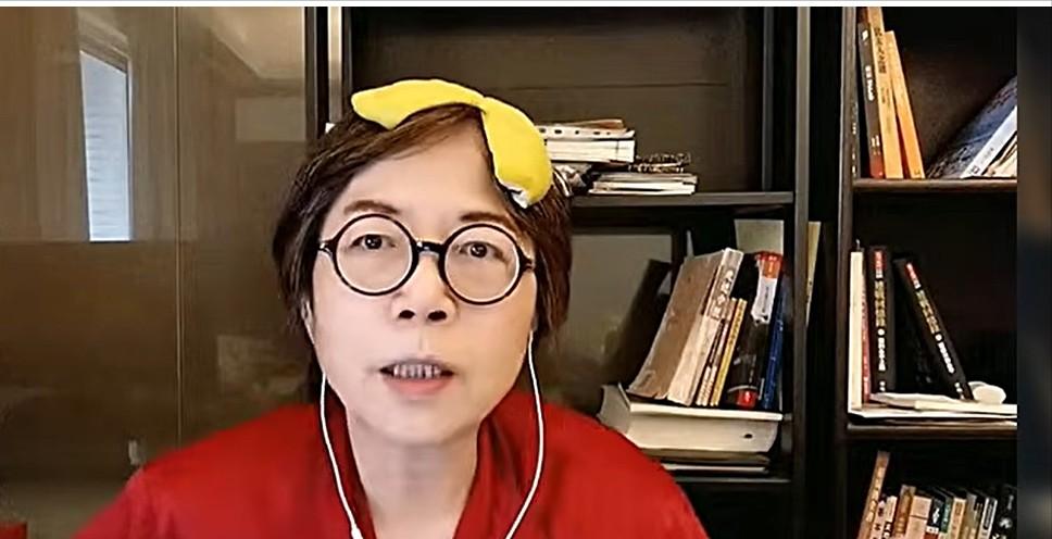 媒体人黄智贤9月29日在节目中再度公开点名批评蒋万安，除了此前的“甘蔗事件”之外