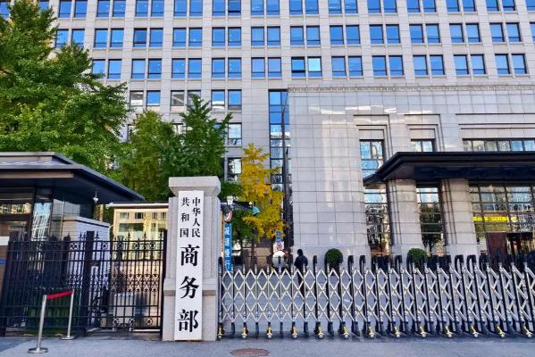 中方反制，力度超硬。
新加坡联合早报今日报道：“中国商务部连发多项公告，对美国祭