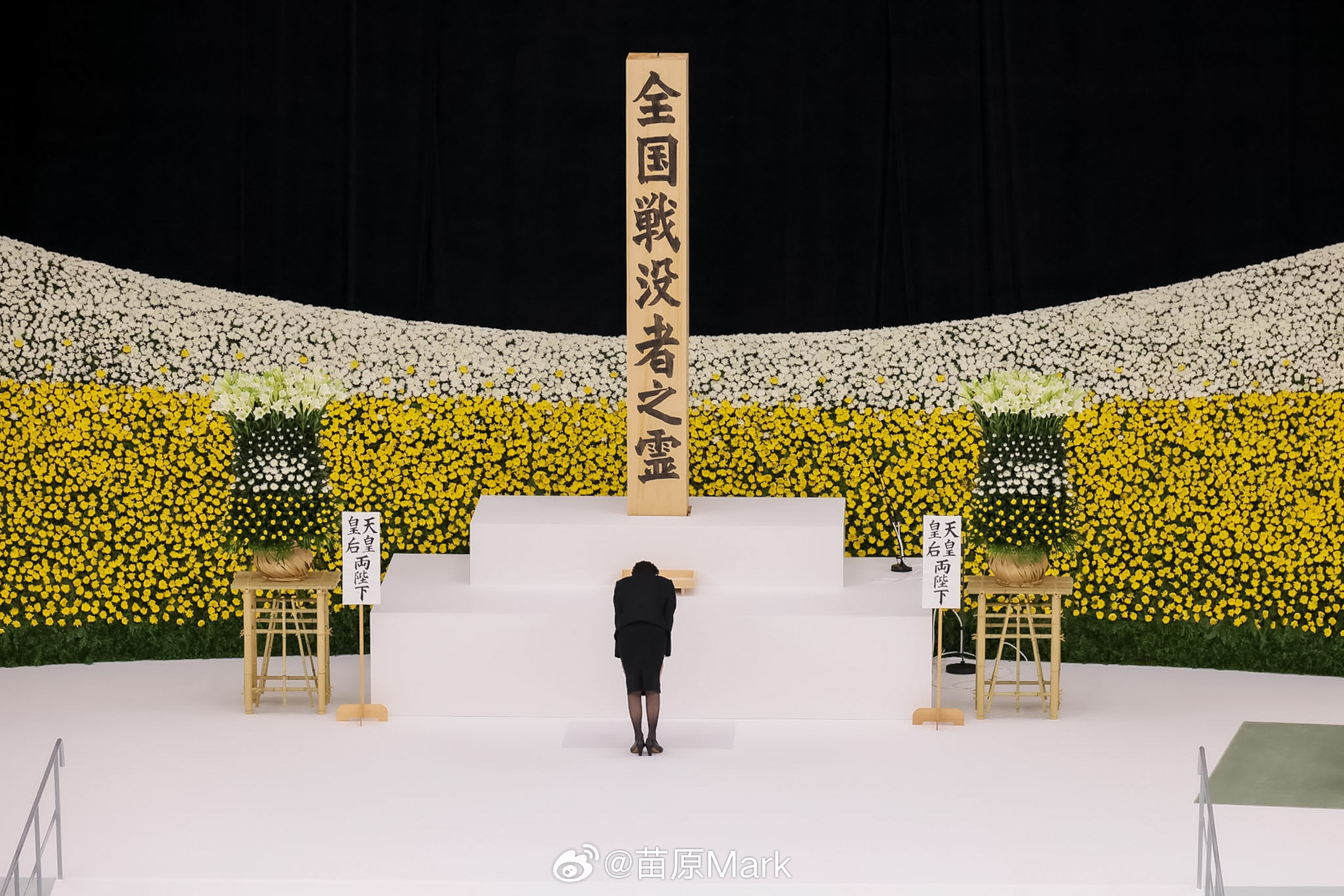 今年日本的八月十五，高市、天皇的发言跟最近的人设都对得上。高市：今日享有的和平与