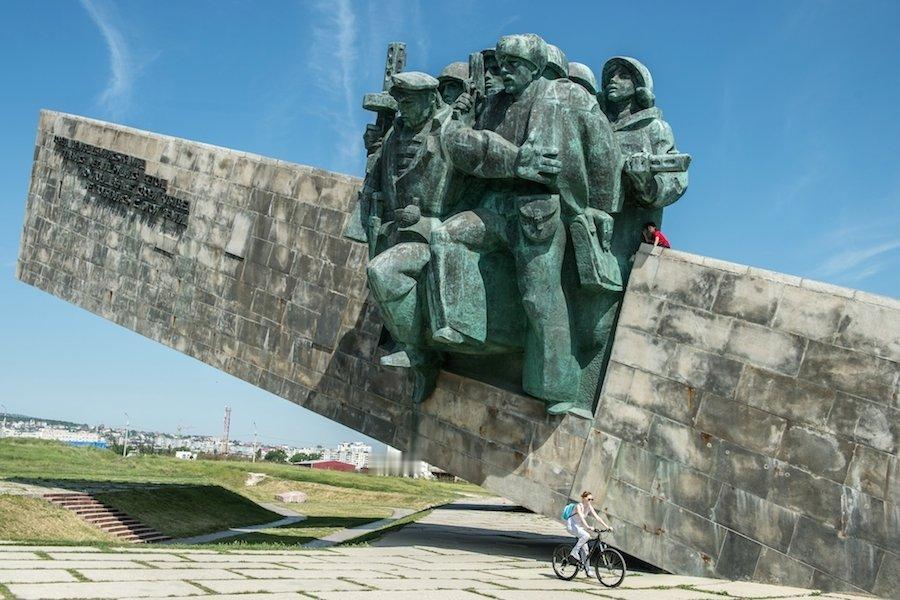 飞扬军事 1943年2月4日，苏军在新罗西斯克小地登陆，小地战役开始 烽火问鼎计