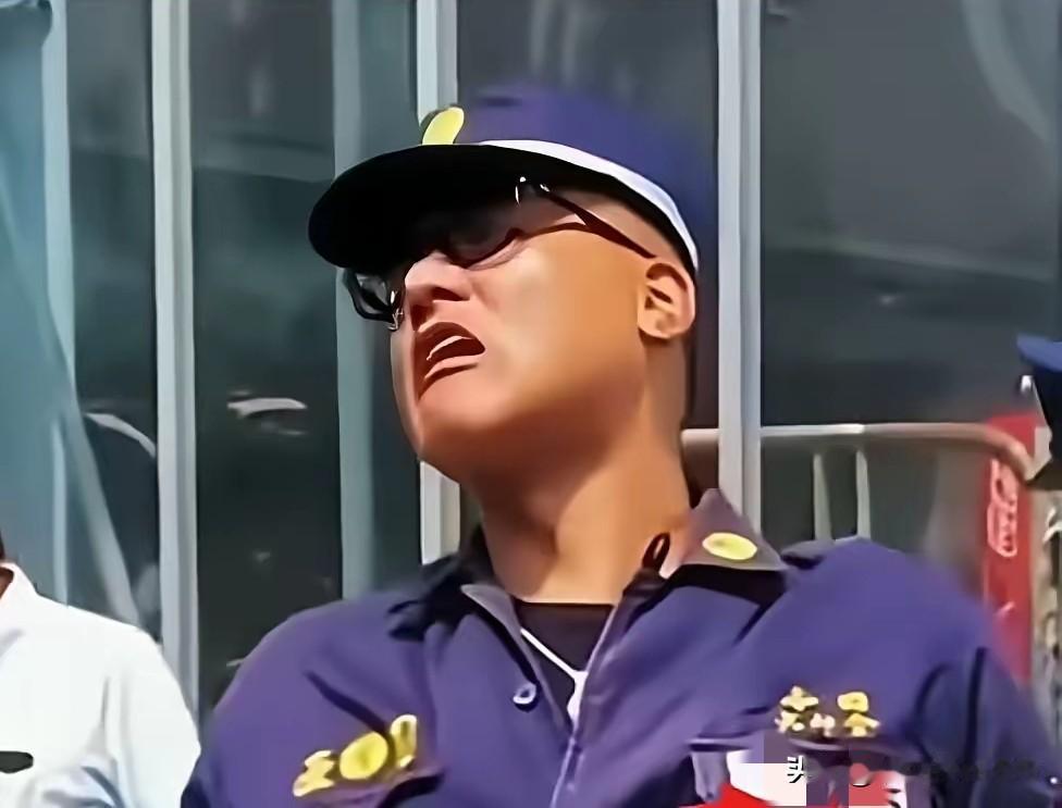 别嚎了，
现代战争你们日本打不赢…[捂脸]
有个日本人叫嚣，声称要用武力让中国屈