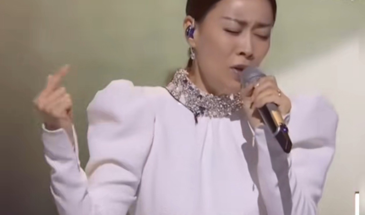 为了看那英被舞蹈逼疯的委屈脸，我也要投一票：浪姐2026必须有她！浪姐真的应该请