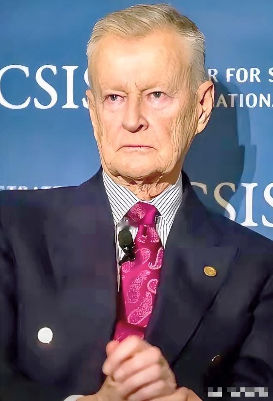 美国一个顶级的战略家，和基辛格齐名的那种，晚年反复说，我们犯了个天大的战略错误。