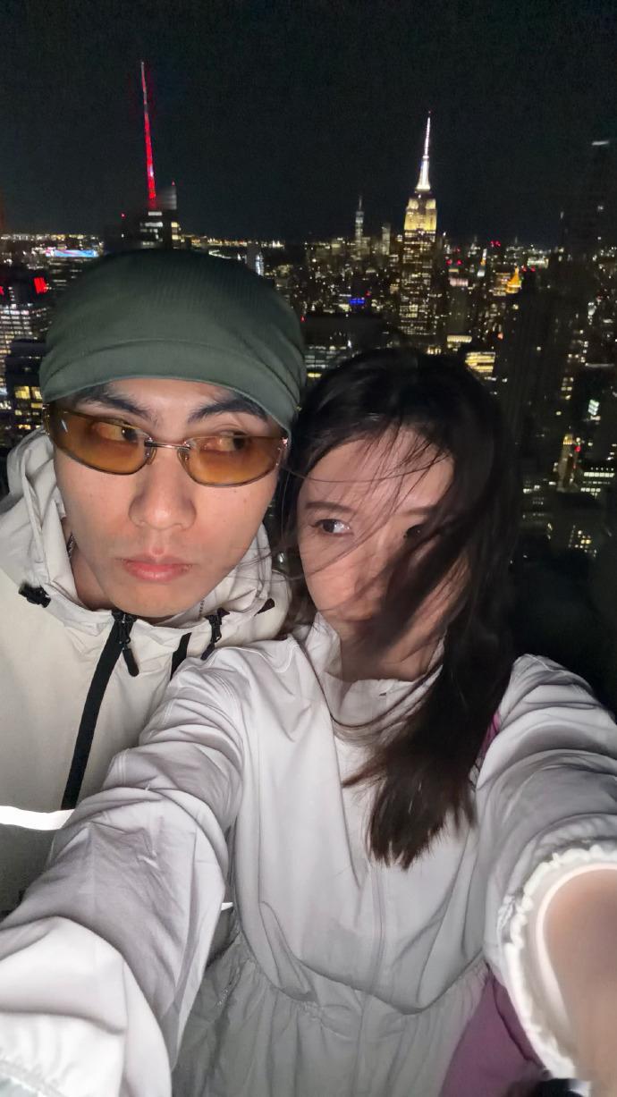 太甜了！刘聪和老婆乐姐在纽约曼哈顿天台！刘聪