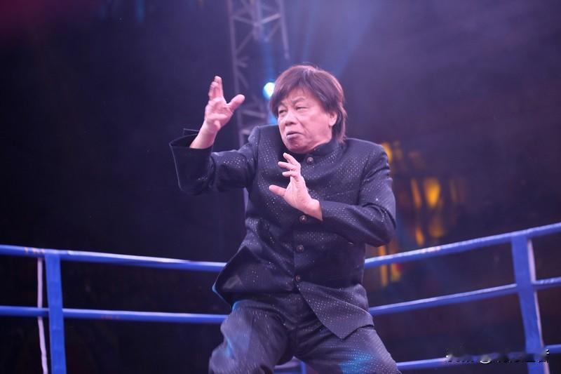 惊悉功夫巨星梁小龙先生溘然长逝，令人扼腕痛惜！这位塑造了陈真这一经典银幕形象的表