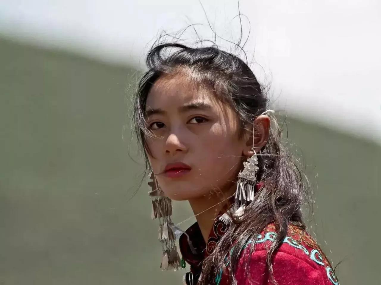 没人会不爱自己的家乡，即便是在大凉山地位不高的彝族女性，遇到家乡的负面新闻时，也