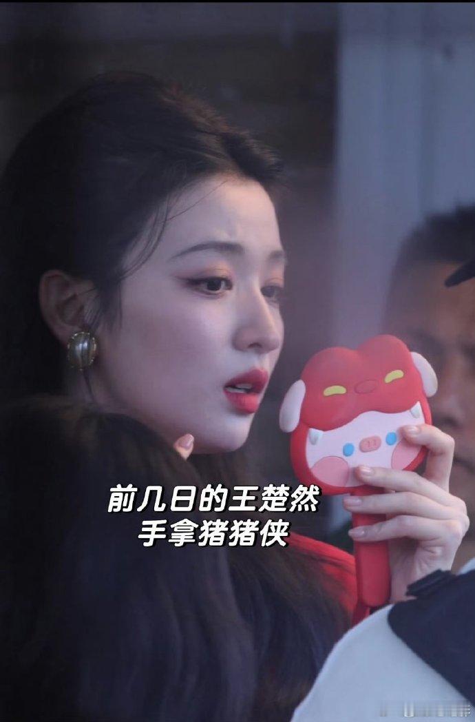 王楚然高能量小品女王王楚然是什么行走的快乐源泉啊！高能量小品女王名不虚传，随时随