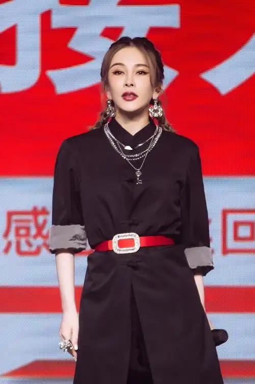 5月26日，温岚经纪人通过社交账号发布消息，让无数歌迷悬了十天的心终于落地：因结