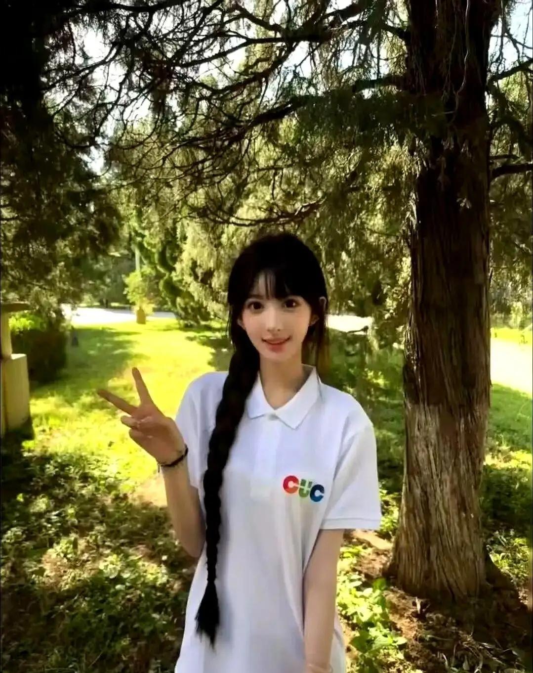 被擦妆5次艺考生开学了，这颜值我们只有羡慕的份了！

看到有人说胡馨怡像黄晓明的