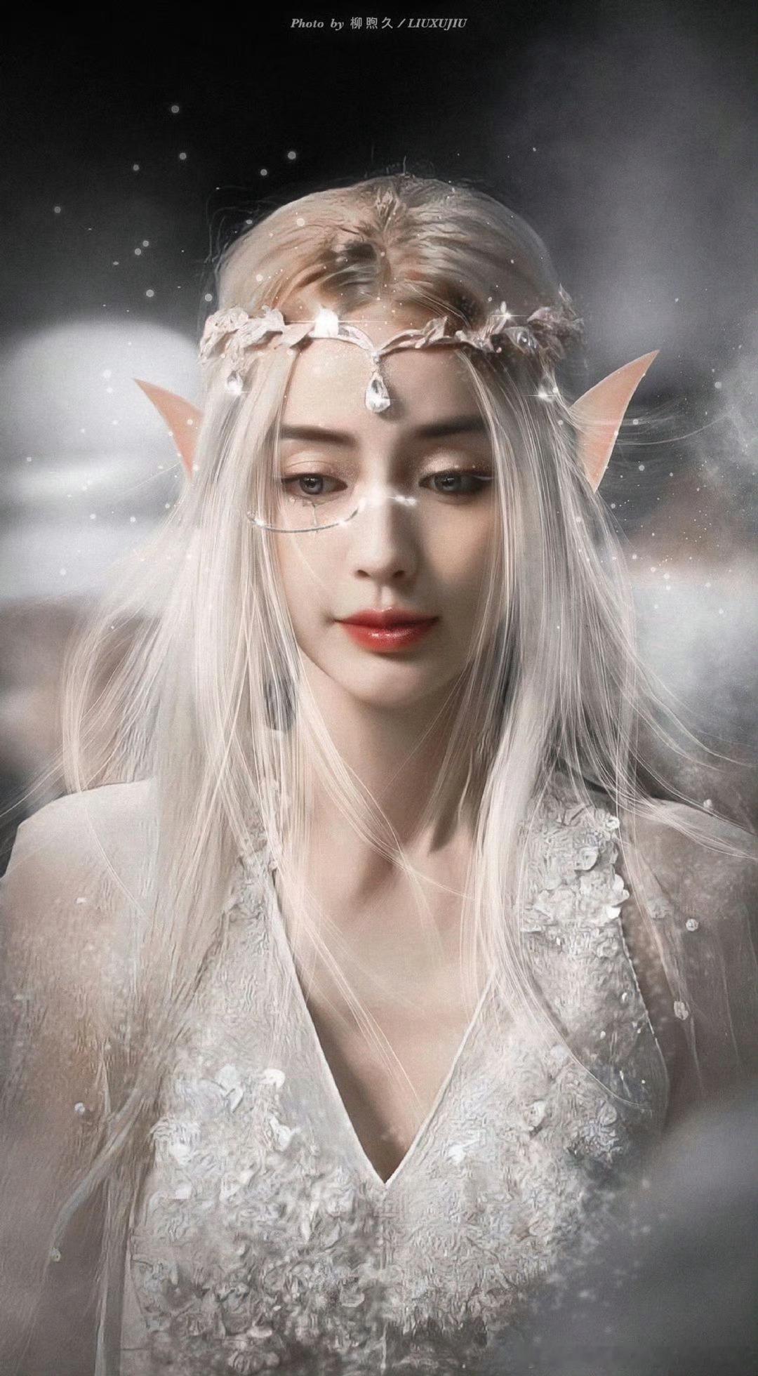 Angelababy给后座乘客签名angelababy在白纸上给粉丝签名 天使在