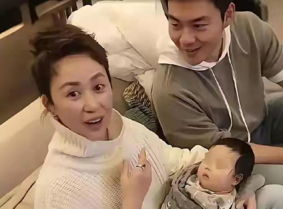 43岁马丽近况曝光！嫁小11岁许文赫生下一子，如今婚姻生活很幸福
 
当年全网唱