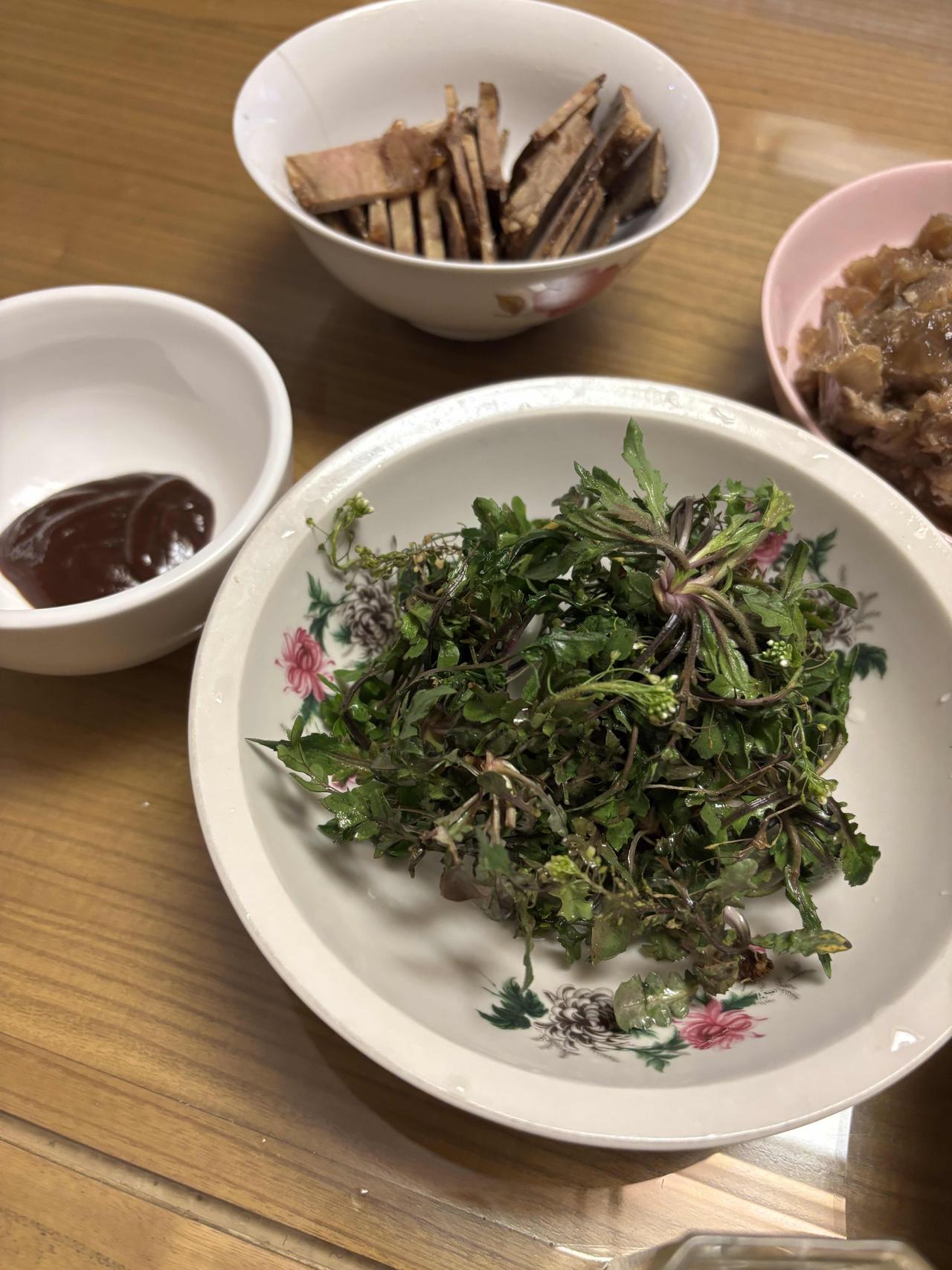 太懂这种感觉了！一到开春就馋这口春天第一鲜——荠菜，比任何山珍海味都鲜，全是小时