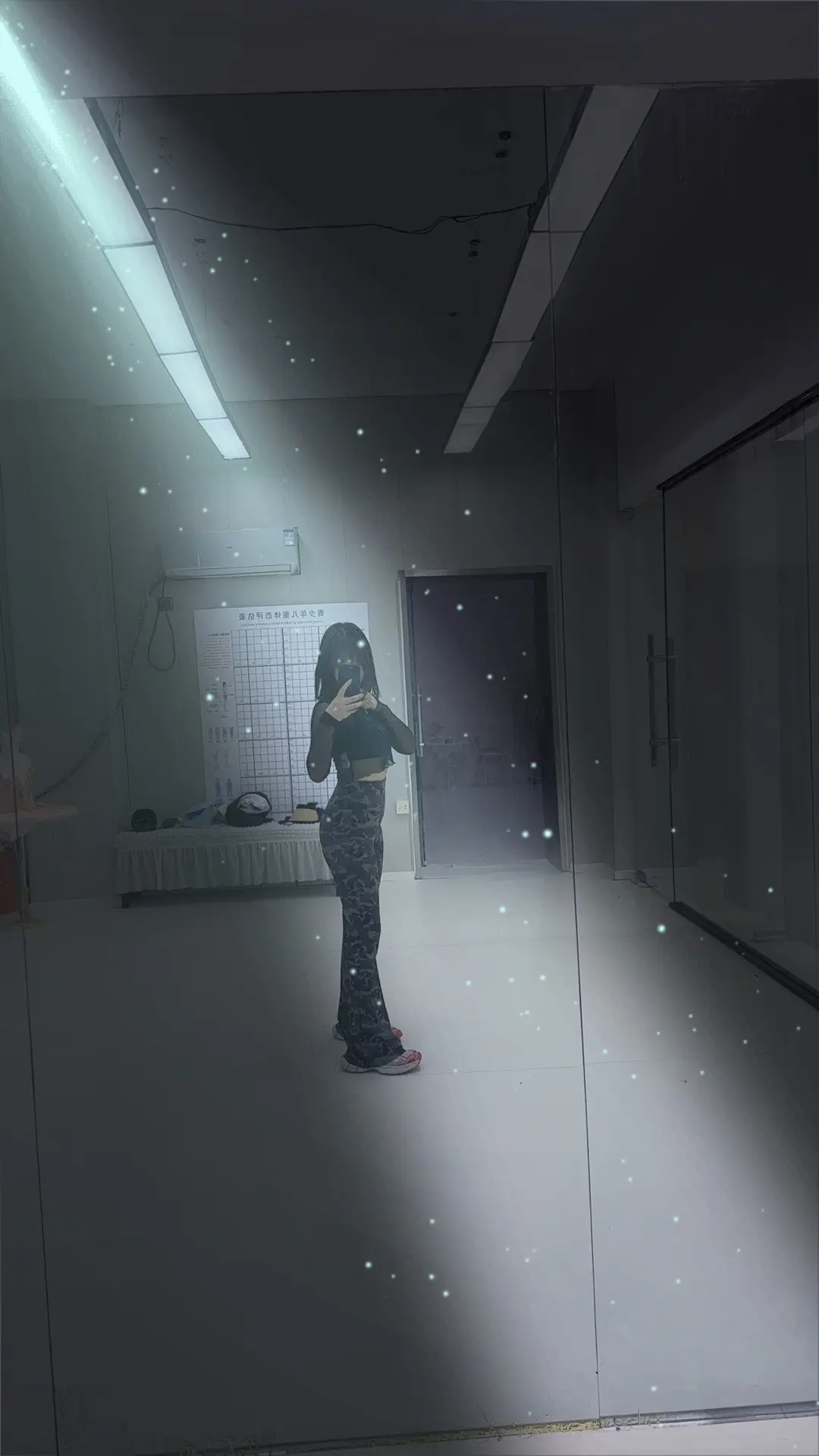 没有谁一直陪在谁身边，谁离开都是应该的，遗憾的人生才叫人生….