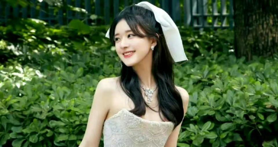 赵露思这个侧脸镜头真的好像赵丽颖 ​​​