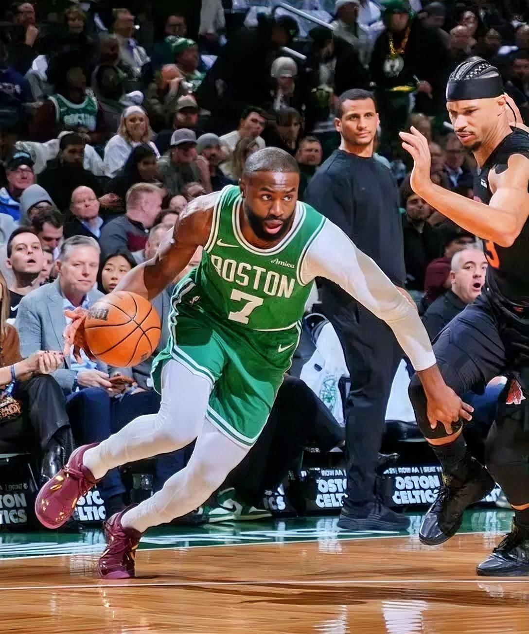 21场比赛打完！！杰伦·布朗新赛季目前有3场比赛拿到40+得分！！！
 
客场对