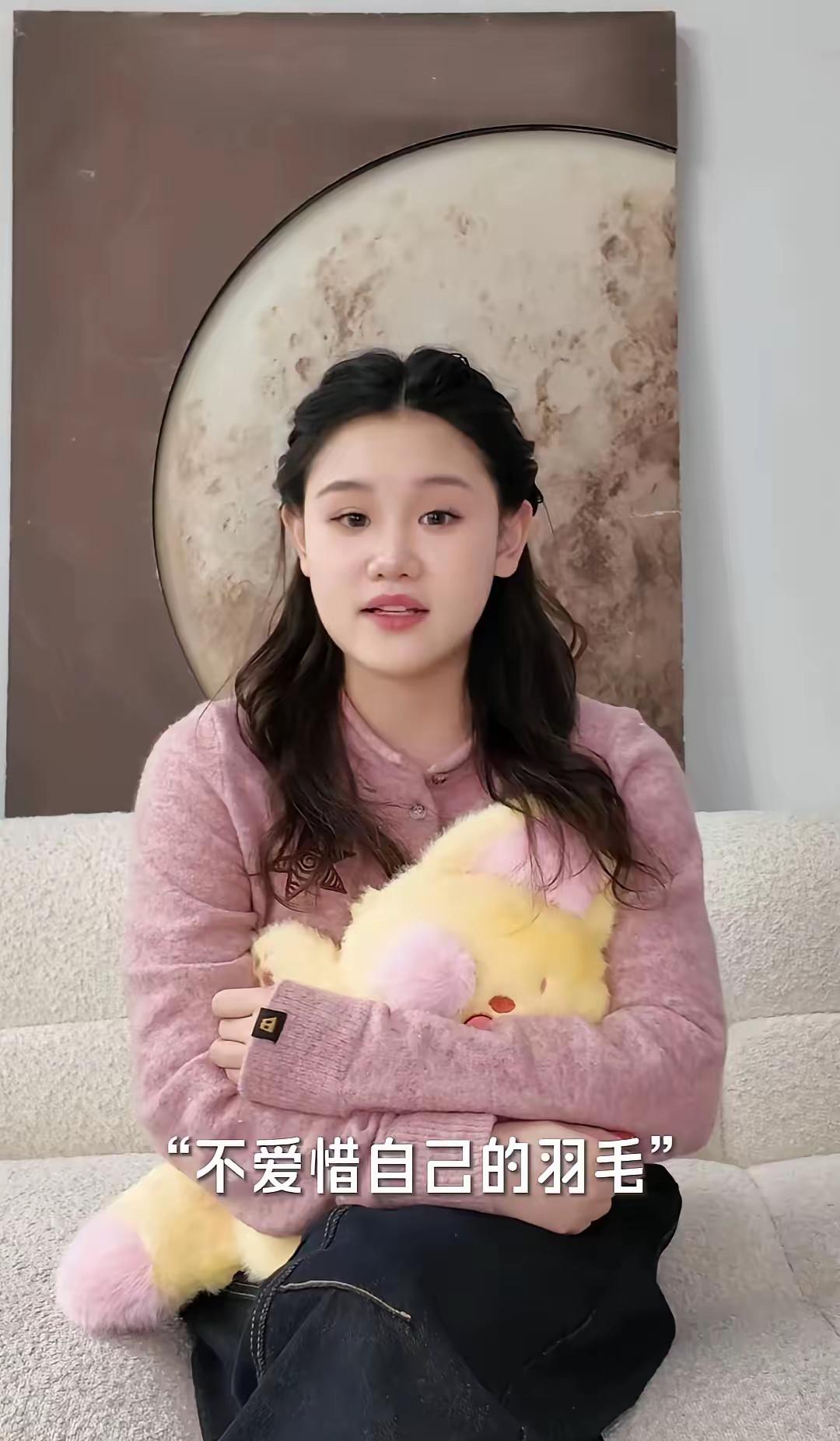 张家齐呀张家齐，你藏的也太深了吧，查了一下才知道，21岁的她还有这么多的身份和故