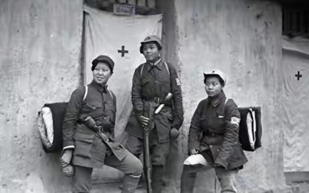 1998年北京老人去世，养女整理遗物吓得求助政府，那件旧棉袄里竟然藏着60年前惊