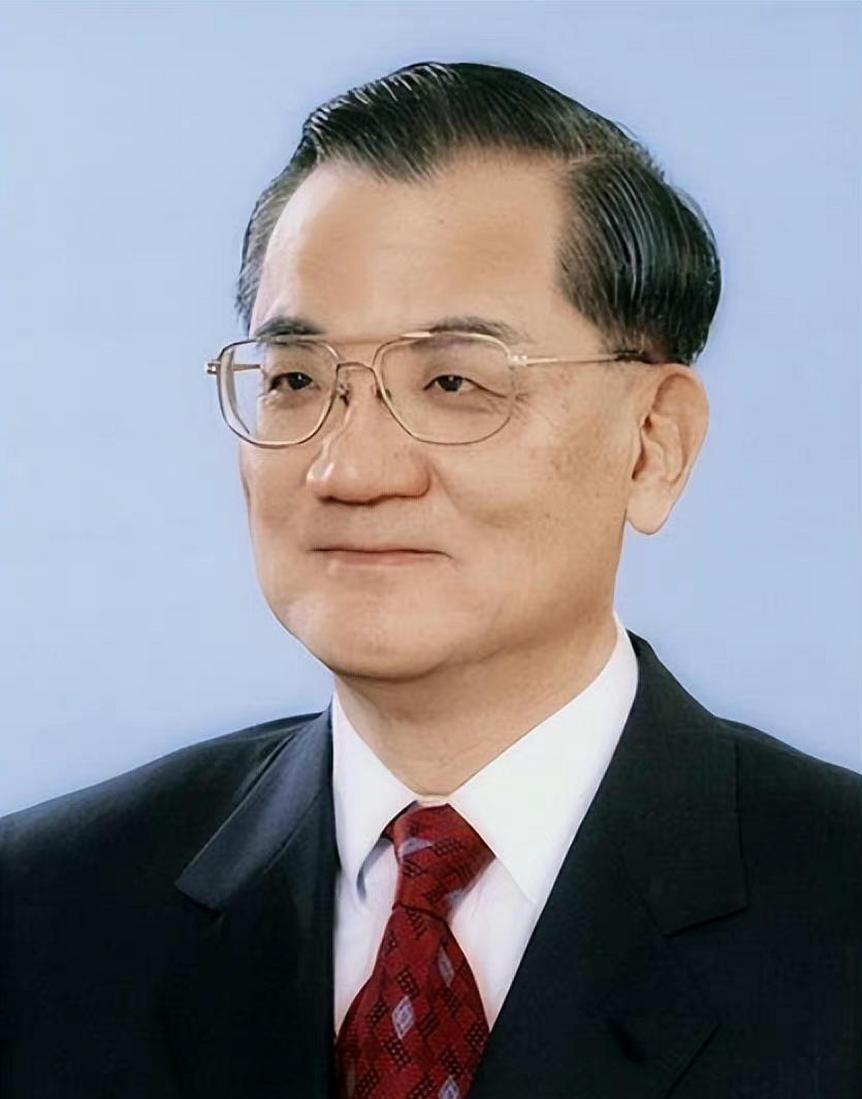 连战这辈子怕是做梦都想不到，自己拿真金白银捧出来的亲儿子，混了大半辈子，到头来却