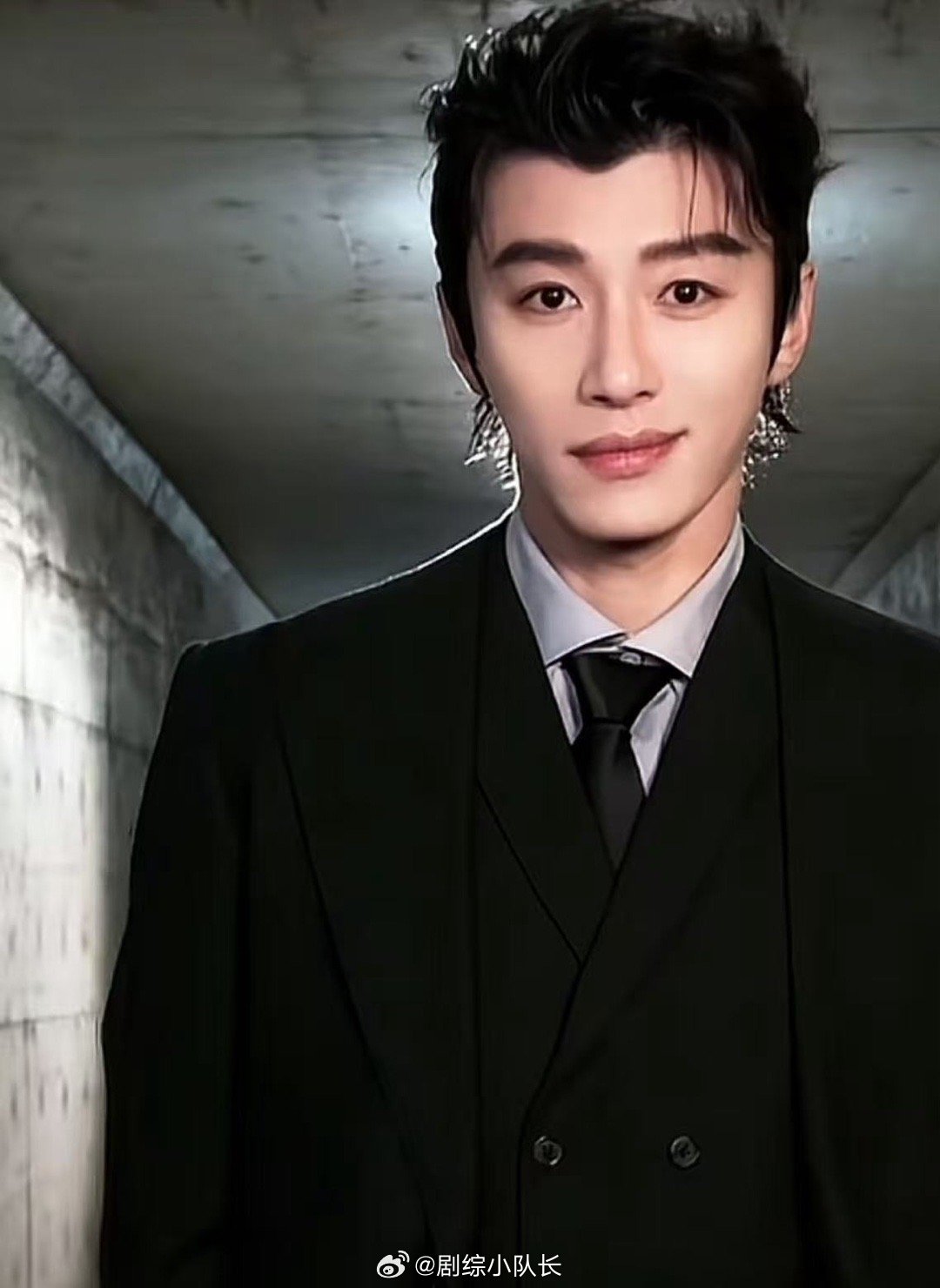 代旭说不要为别人而活周五晚高疯 上一秒还在跳馕味舞卖萌搞抽象，下一秒就认真安慰穆