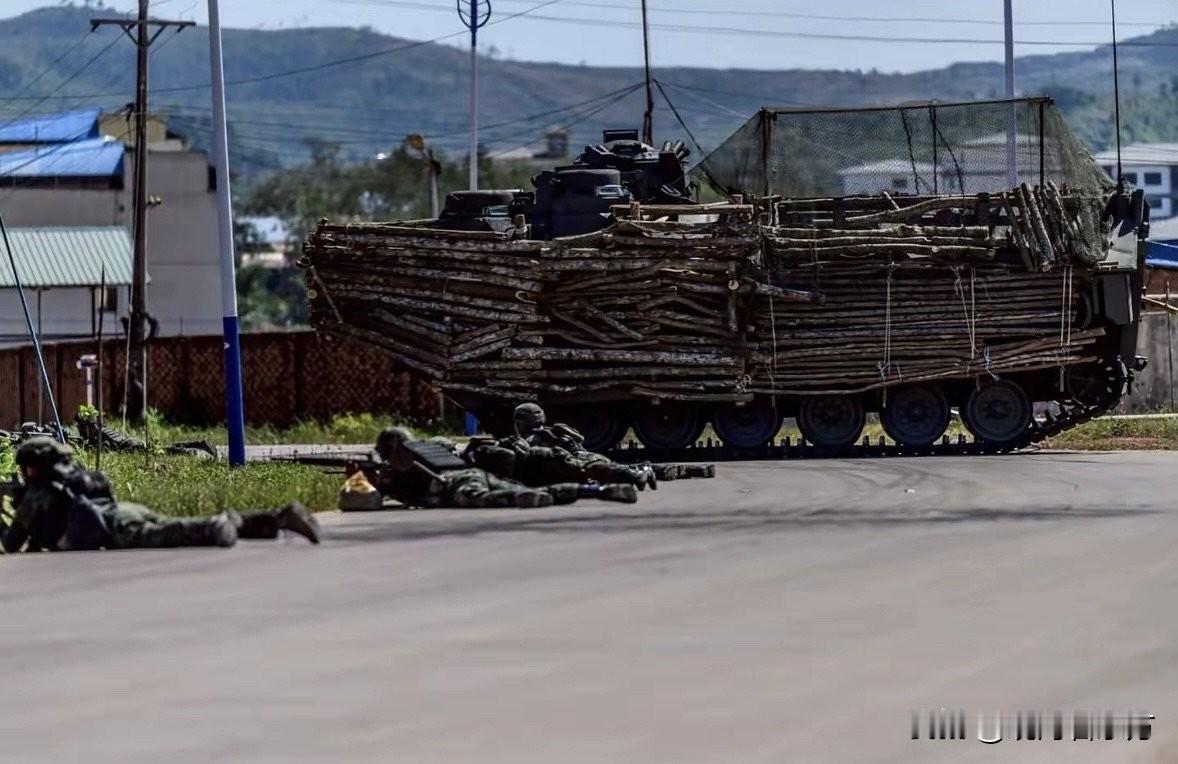 现代战场上的复古装备风正在蔓延：泰国海军陆战队的装甲车配备了“木制和渔网装甲”