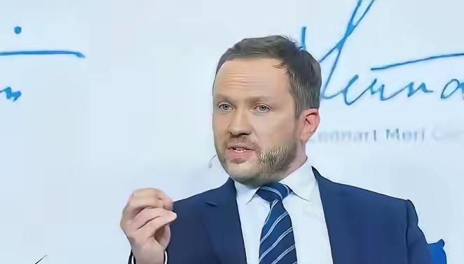 这是什么逻辑？
近日，在欧洲安全论坛上，爱沙尼亚外长查赫克那大放厥词：“想要彻底