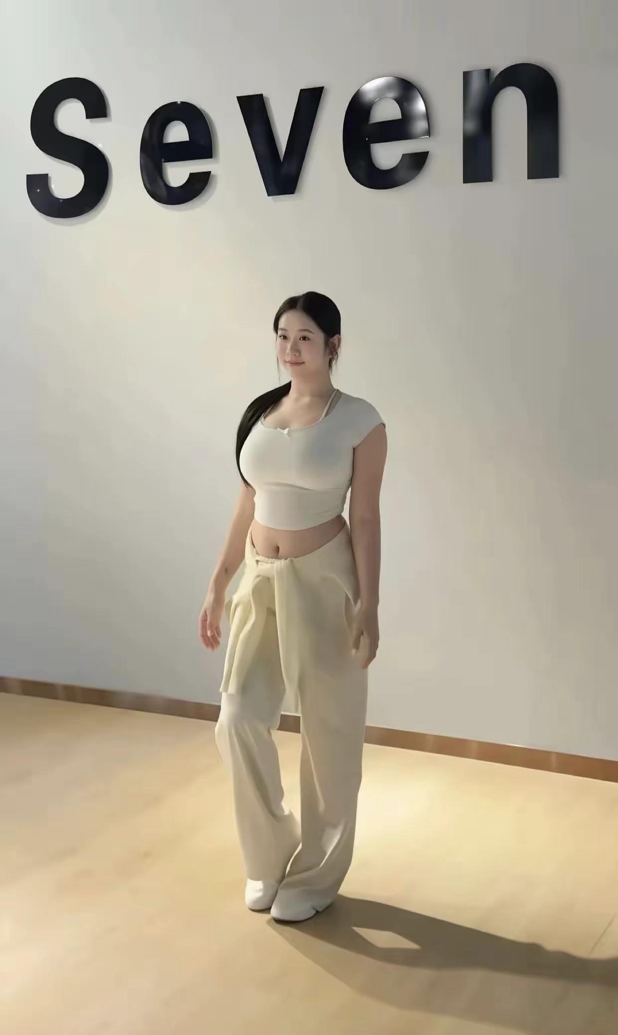 这位微胖美女姐姐漂亮吗。