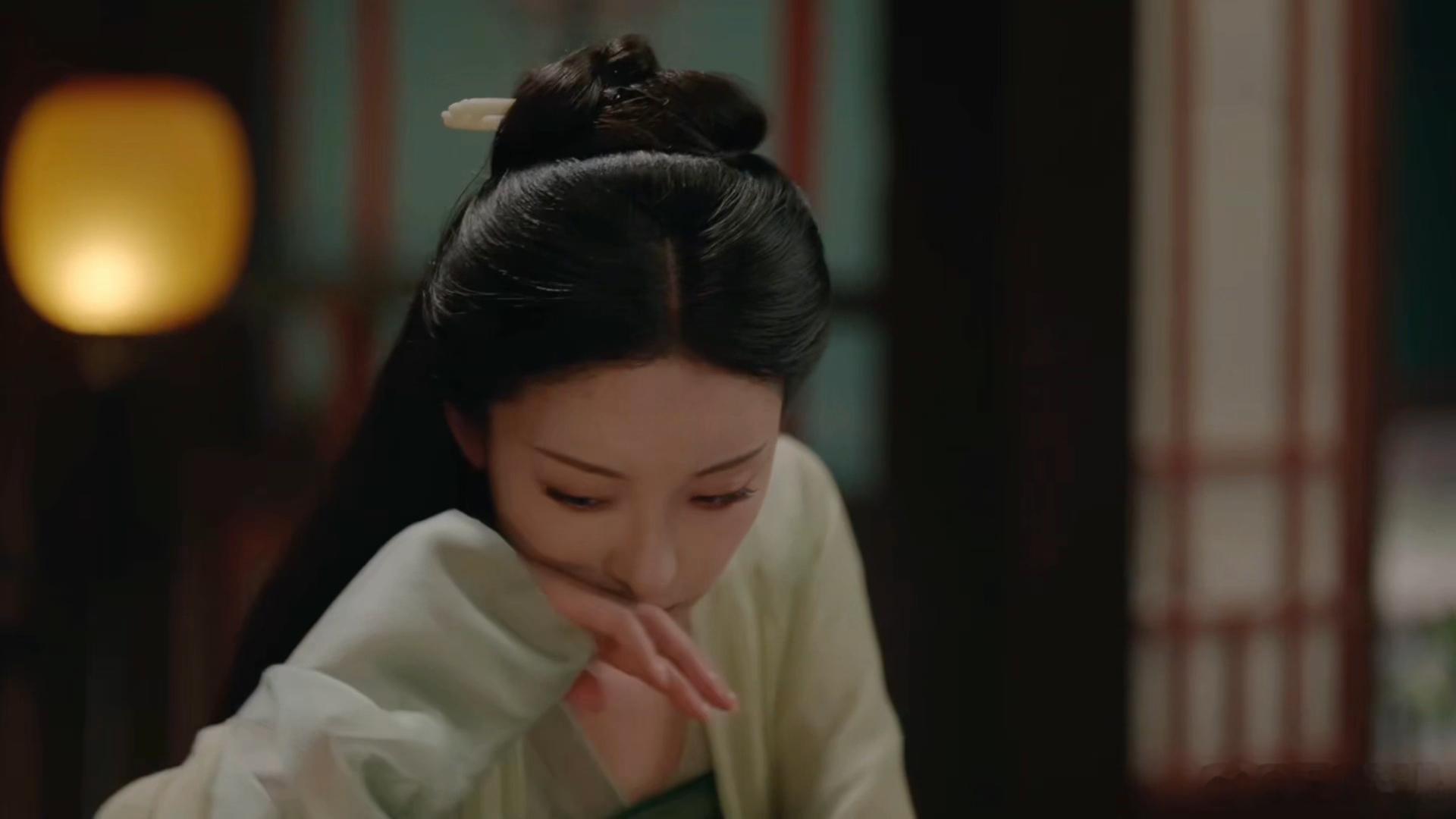 倪妮系小花后继有人倪妮的美是动态的，是那种风情万种又不落俗套的，目前看杨舒伊静态