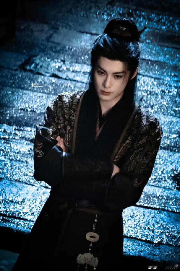 王鹤棣转刀快出残影王鹤棣这段以为是特效妥妥的实力派硬核镜头，没有任何剪辑加成与特