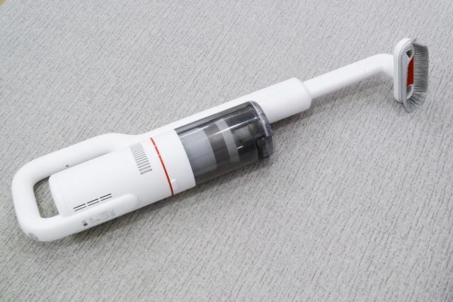 我的家电态度对于我这种养猫人来说，这种小吸尘器是必不可少的，遍地是毛，四处飘飞，