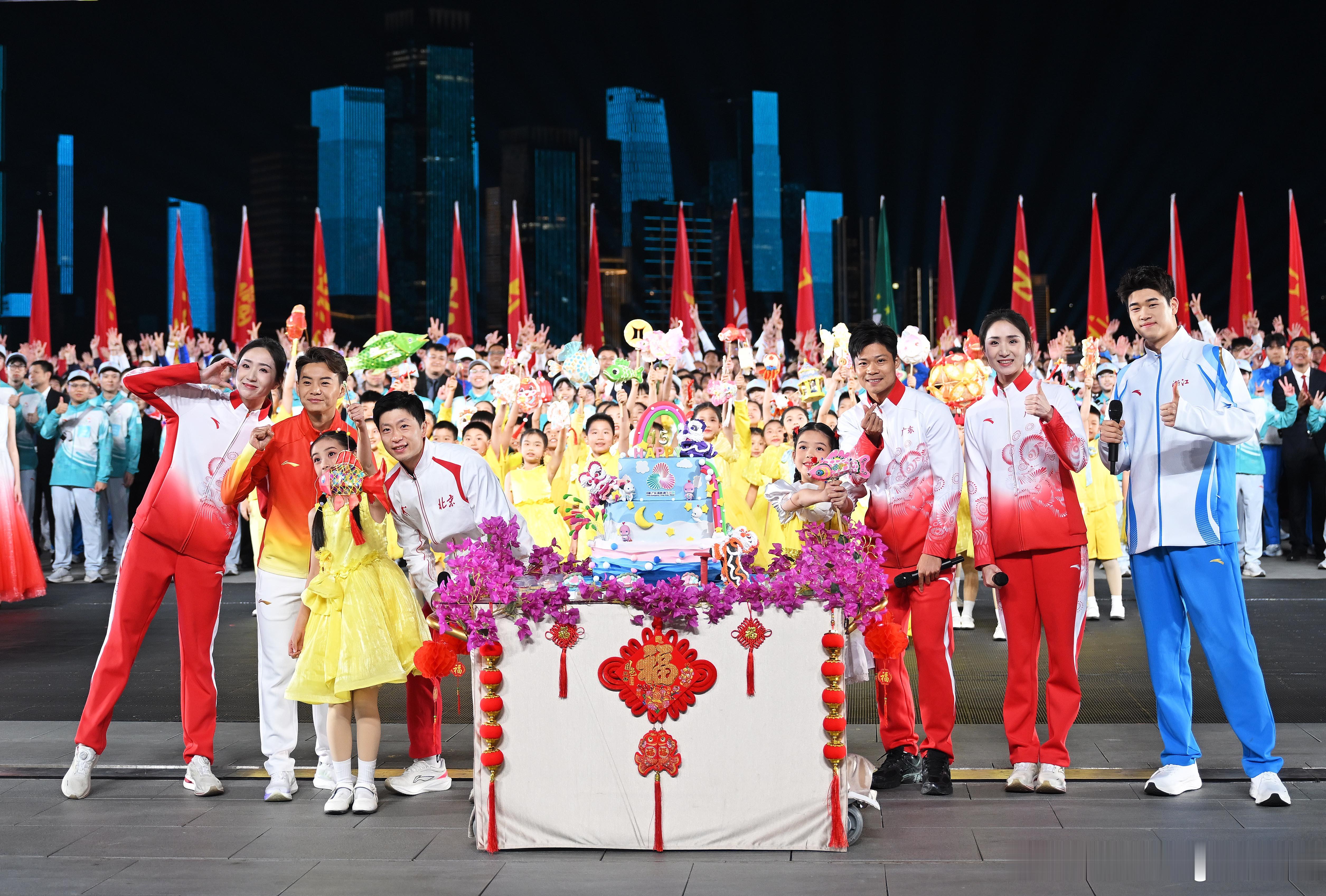 原来是主题蛋糕🎂很合家欢 