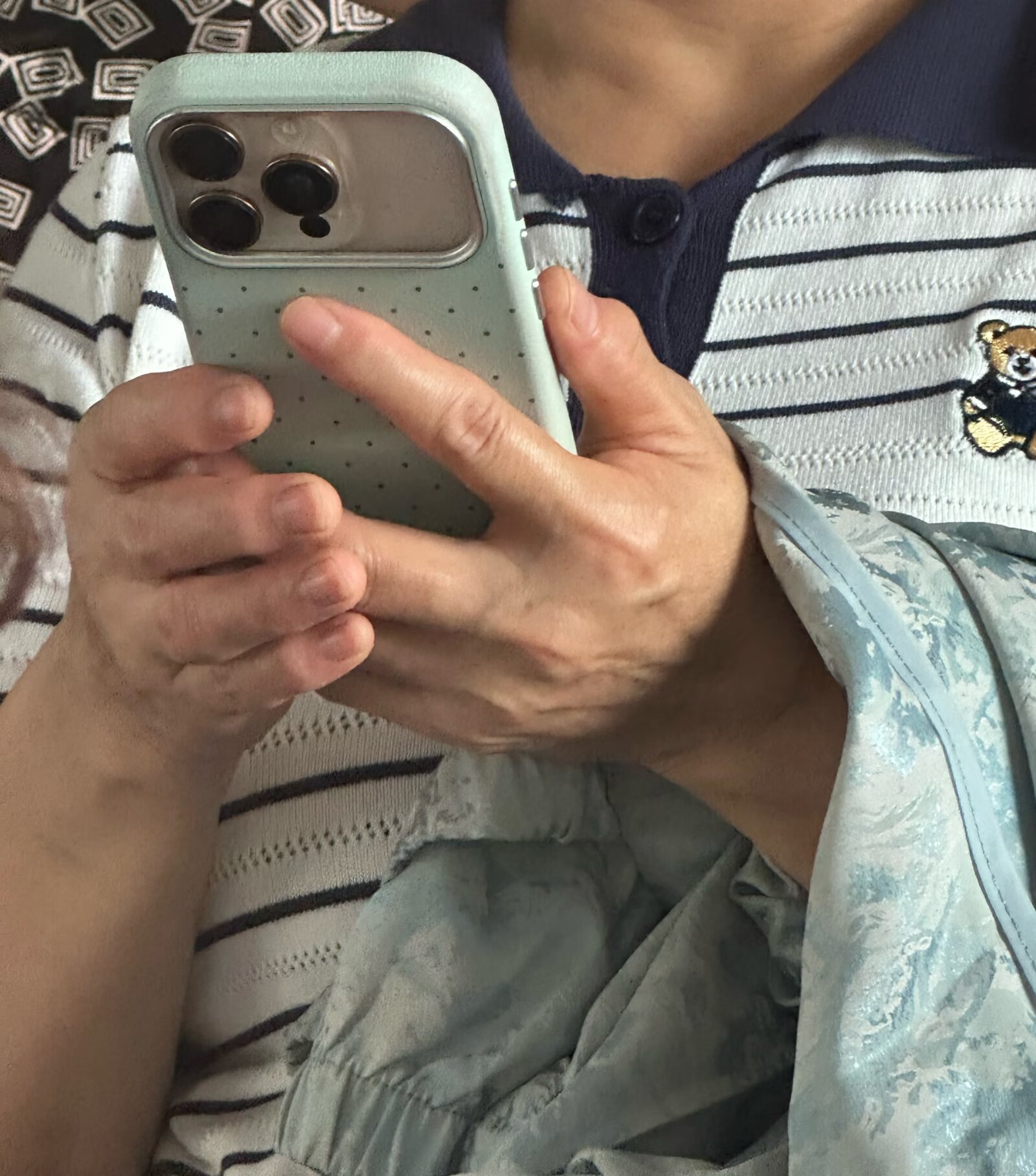 家人们，还真有用16p的手机套17p的壳子的