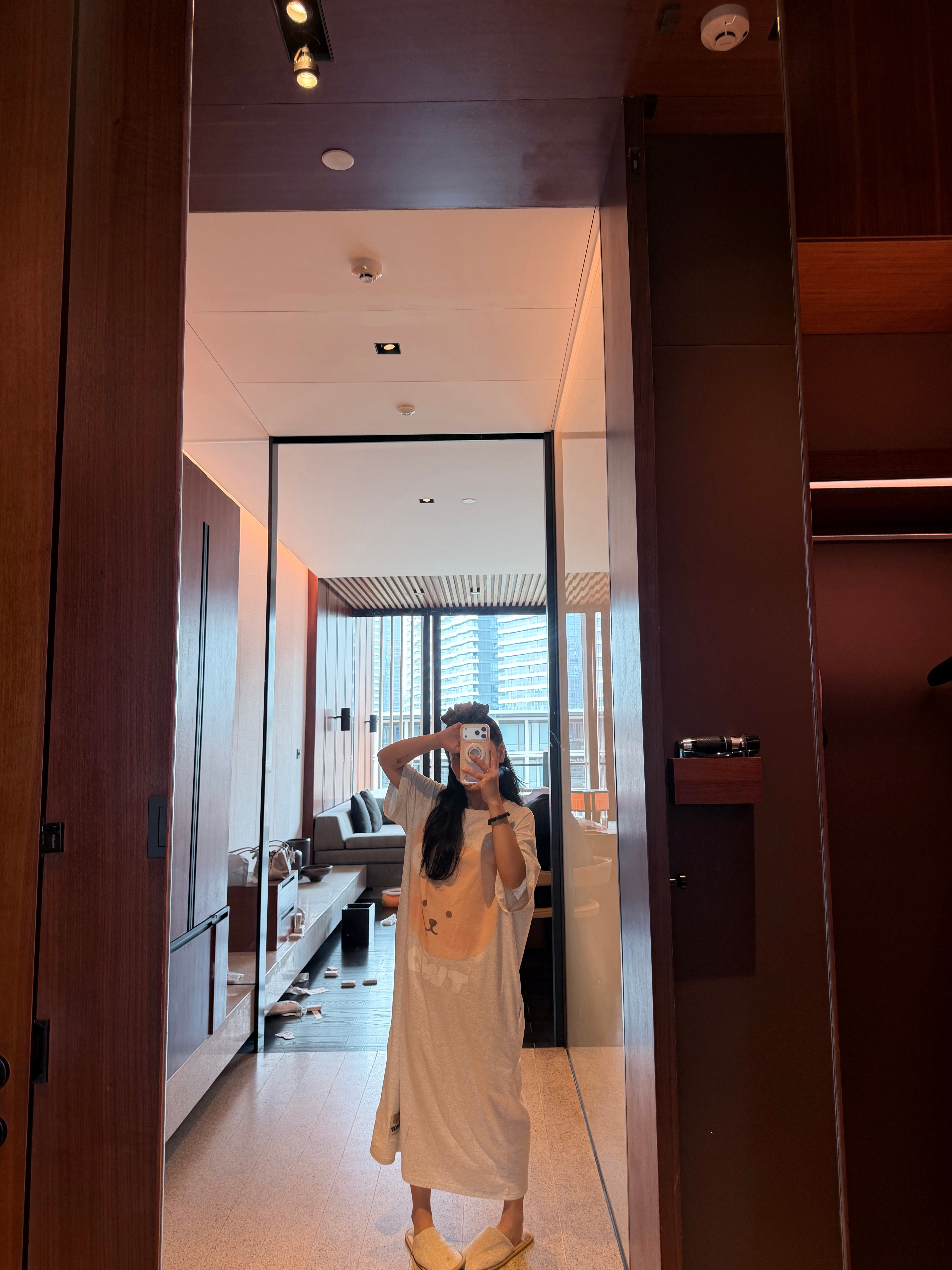 他说你就这样吃早餐吗(像睡衣吗) 