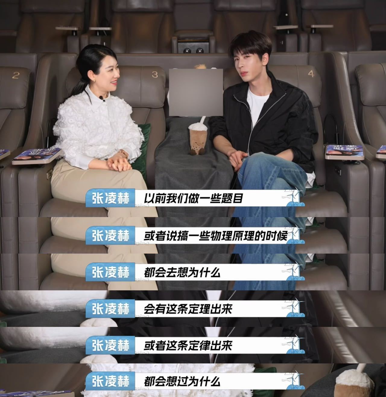 张凌赫解压方式是研究参数 张凌赫对相机的爱完全不遮掩，这次在他的对谈里也是找到为