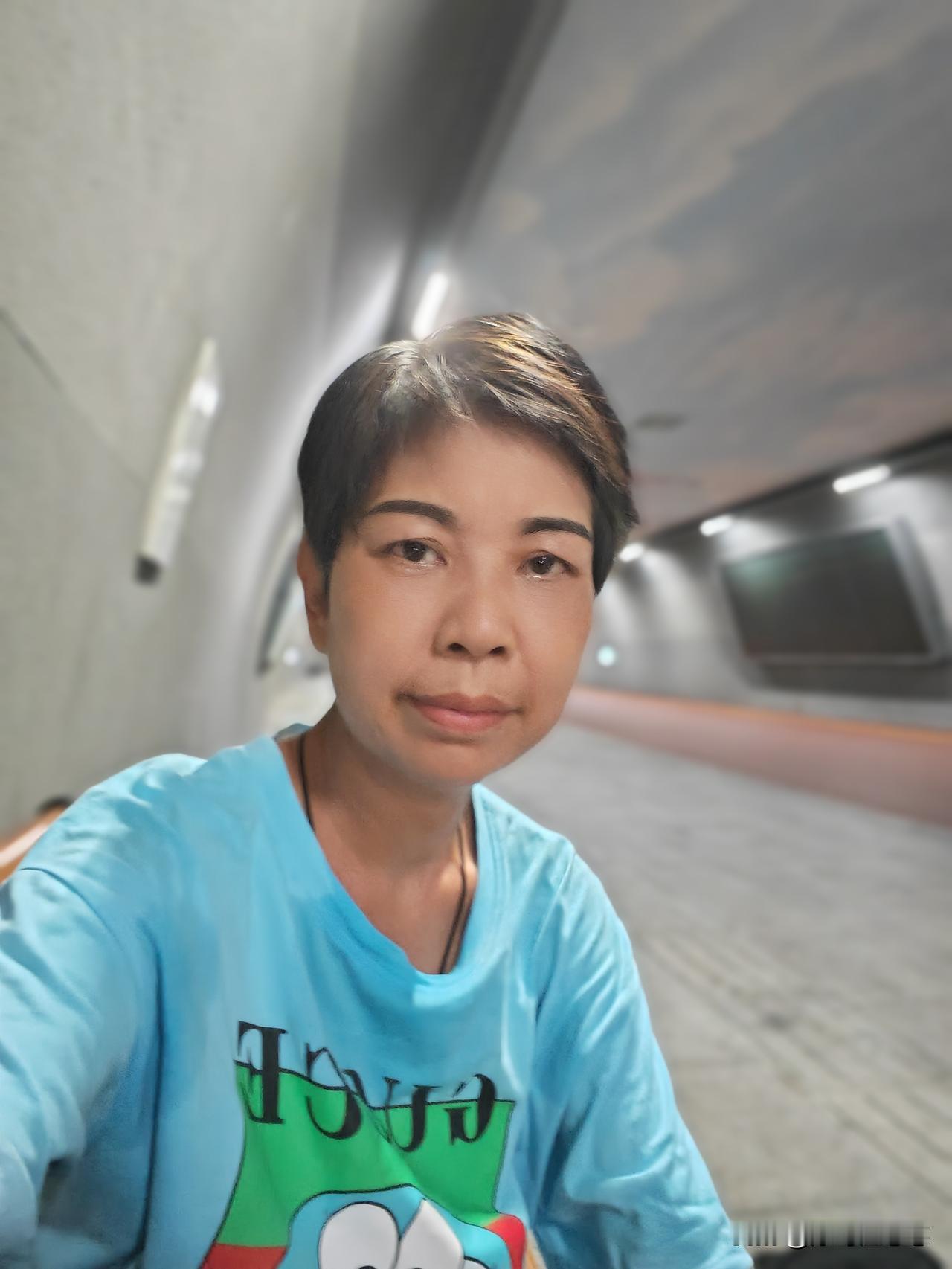 早上起来好大雨，慢悠悠地起来，洗漱完，刷了下手机，8：30才开始拍打，一小时拍完