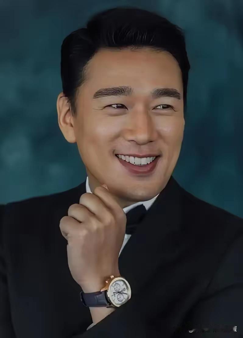 当年，王耀庆为了打游戏4个月不出门，买8台电脑，20个账号。可是房东女儿收租时，