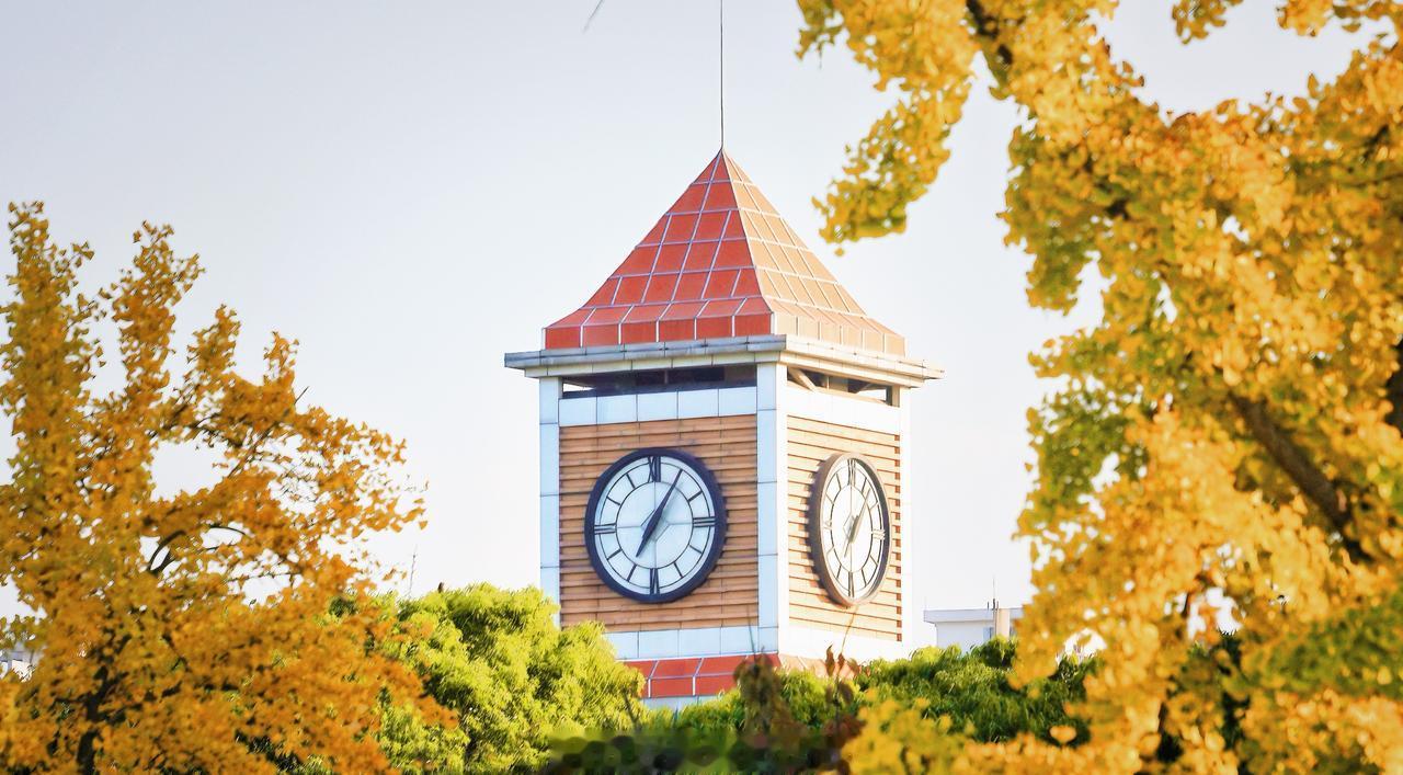 时光荏苒，岁月鎏金；
七四风华，桃李芬芳；
弦歌不辍，生生不息；
继往开来，再启