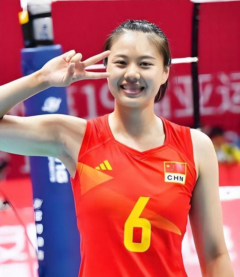 龚翔宇最近喜事连连

中国女排队长龚翔宇最近可谓是喜事连连，说是掉进蜜罐里了都不