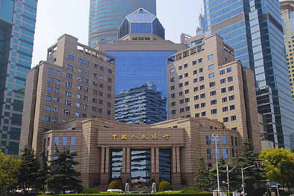 中间价比市场价高，央行在抑制人民币过快升值 



汇率市场出现一个反常信号：央