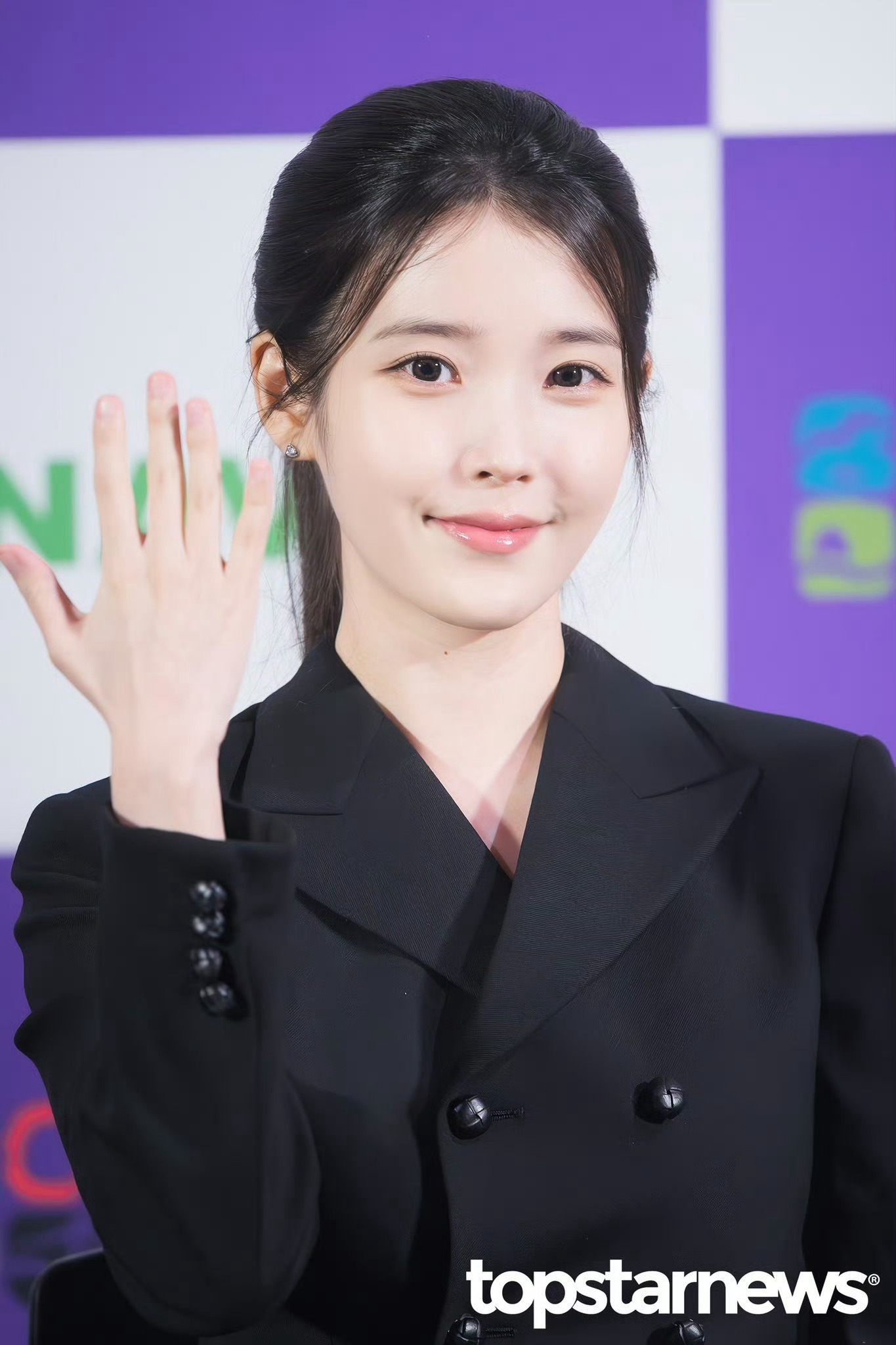 如果单论成绩的话没kpop里没有人比iu更合适“人生  易如反掌~”这个文案的了
