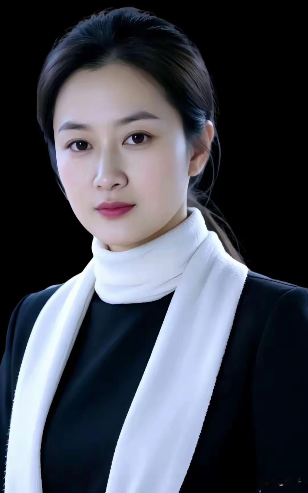 气质美女端庄大气