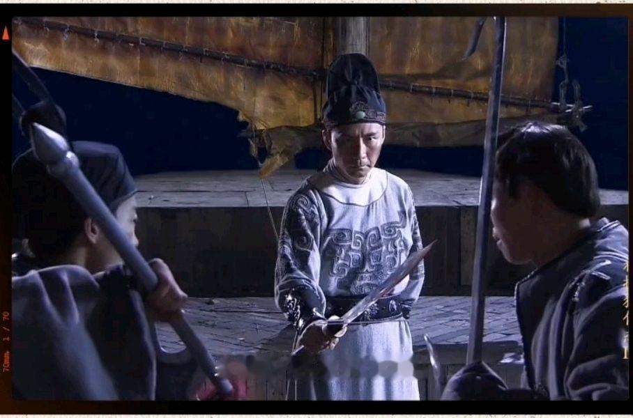 神探狄仁杰第三部，李元芳对阵铁手团十一高手，最后杀八个，重伤一个，自己也身受重伤