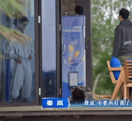 秦岚还记得自己是个明星吗亲爱的客栈 秦岚玩游戏的样子，确实让人忘了她是明星。起不