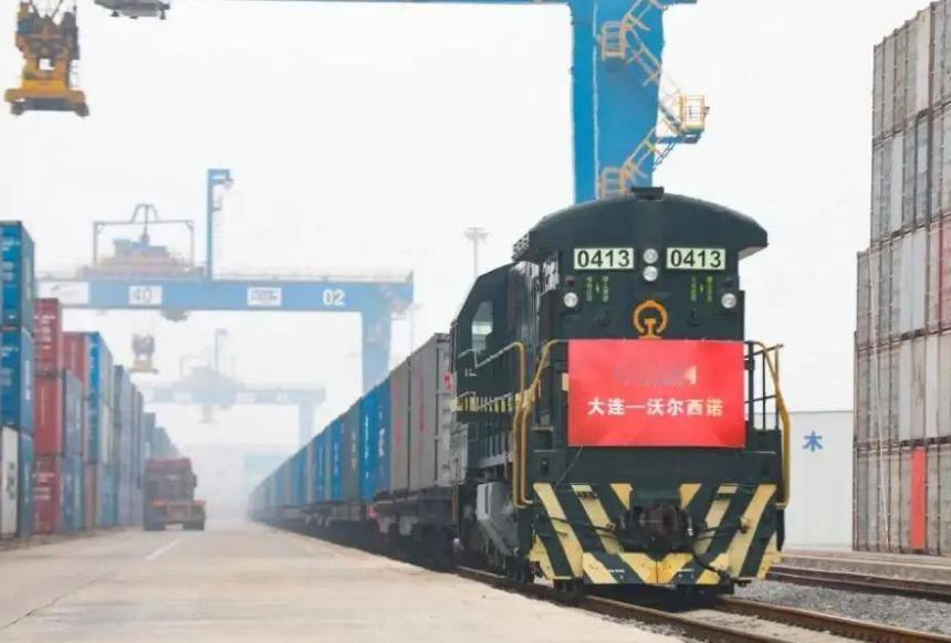 跟中国硬刚四年亏到吐血！立陶宛总算算清血淋淋的经济账，如今急着回头求和，当初跟风